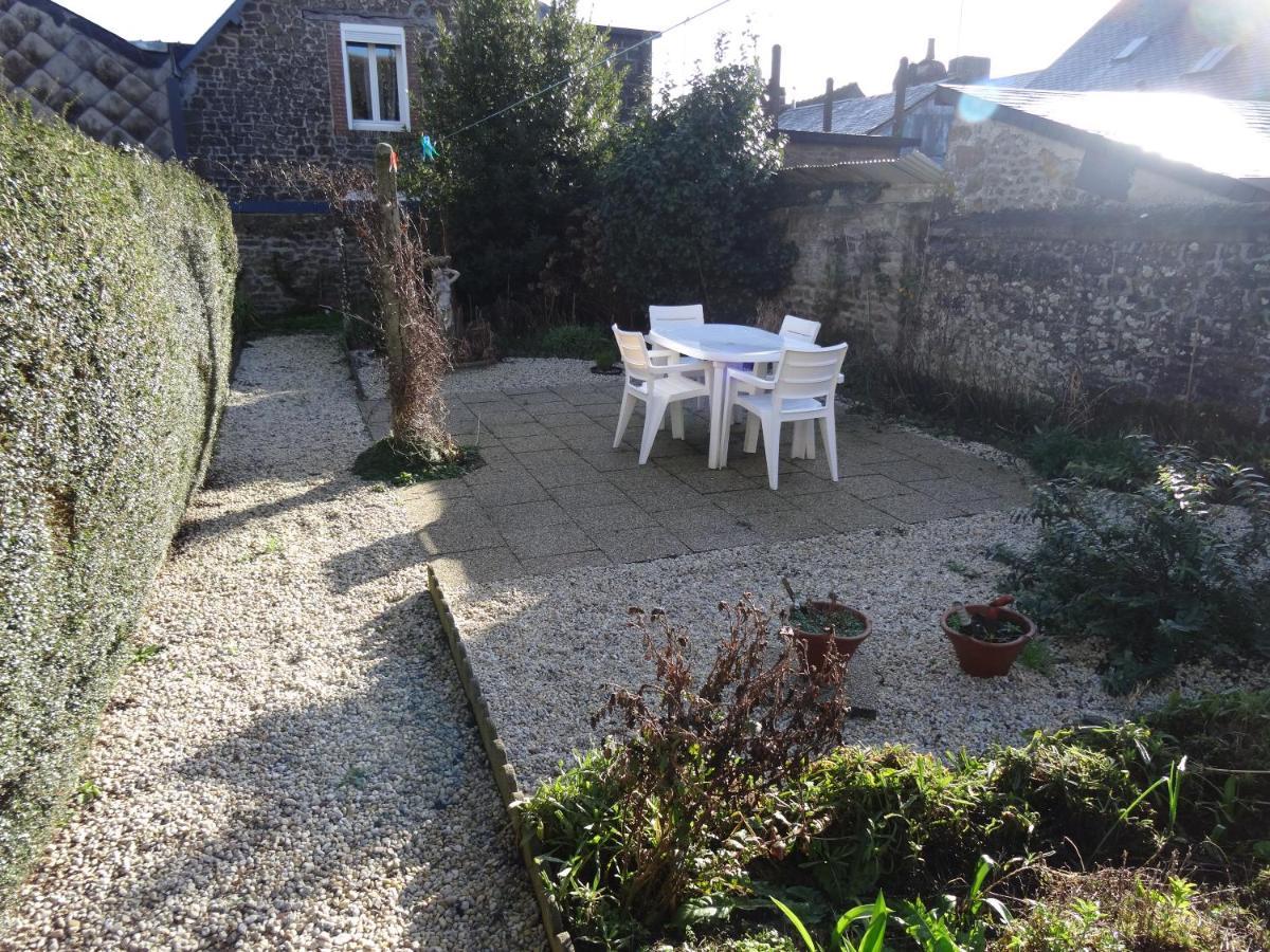Charming French Cottage-Gite In The Heart Of Quiet Gorron المظهر الخارجي الصورة